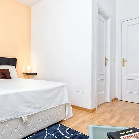 One-bedroom With Terrace Picasso アパート