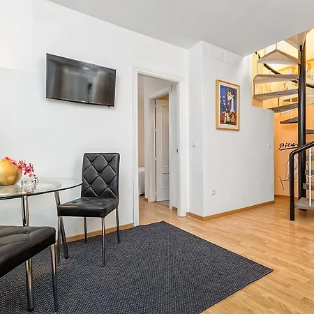 One-bedroom With Terrace Picasso アパート